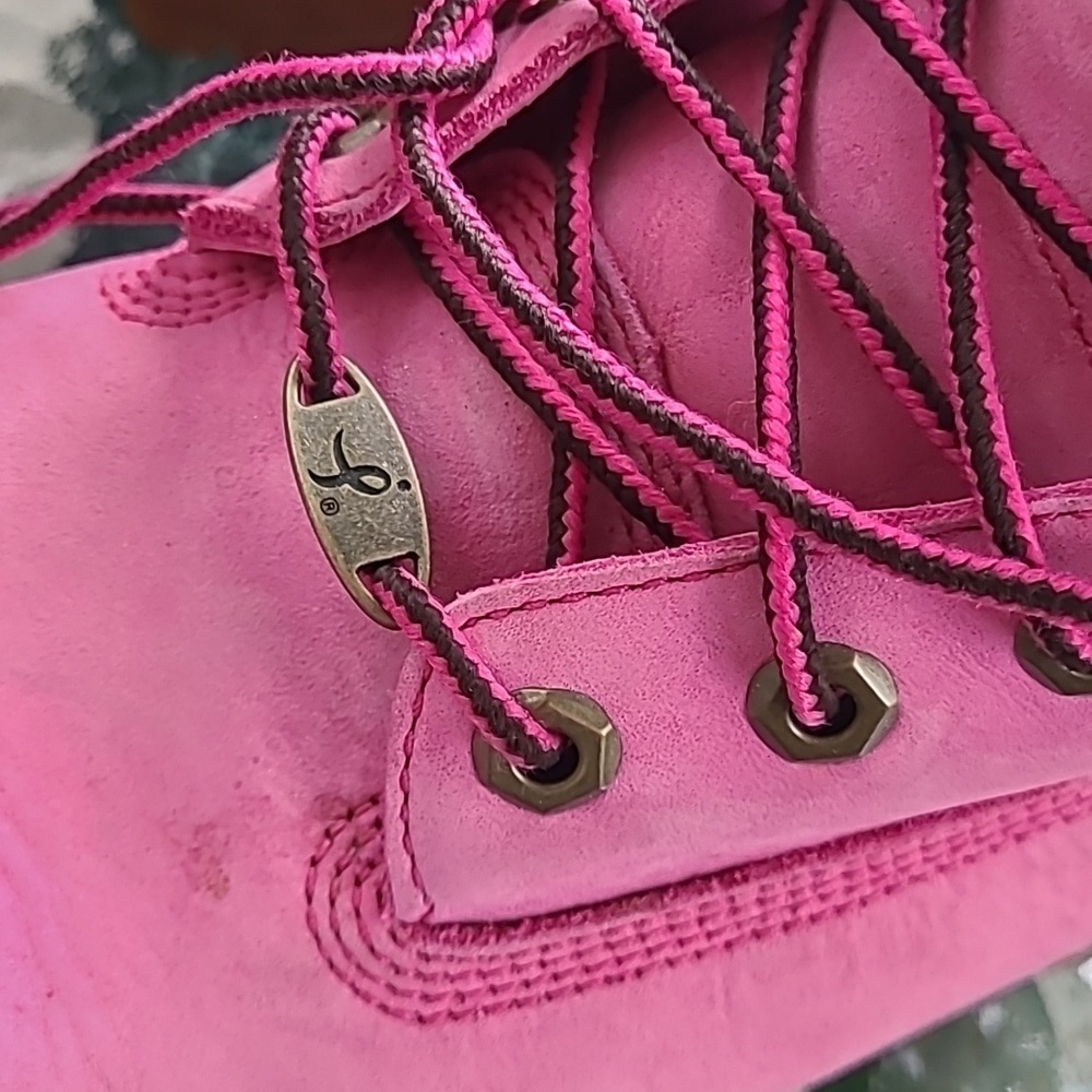 Pink Susan G Komen Breast Cancer Timberland Special Edition Boots size 7 Boys - Picture 12 of 17